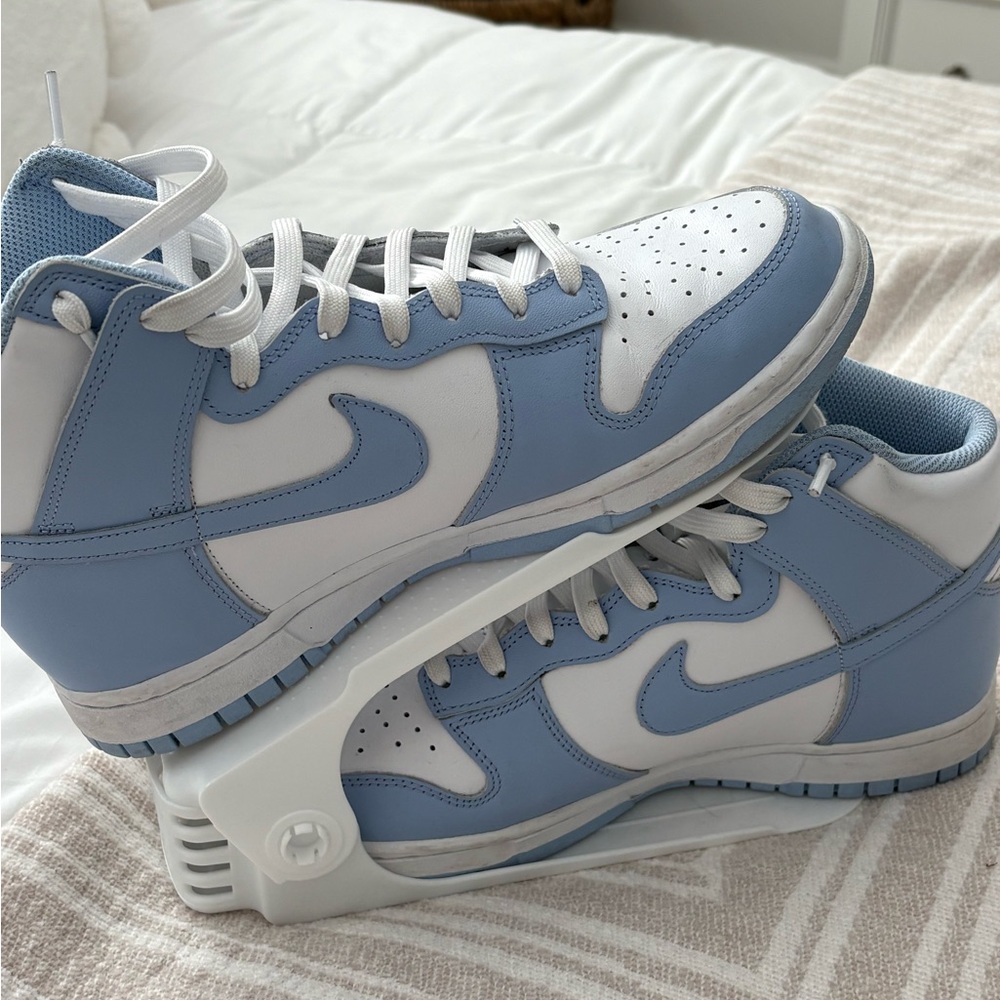 Nike Women’s Sneakers in White and Light Blue